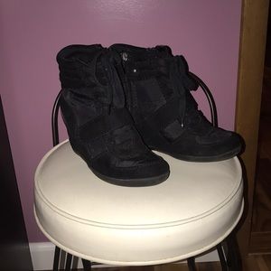 Tenni Heels
